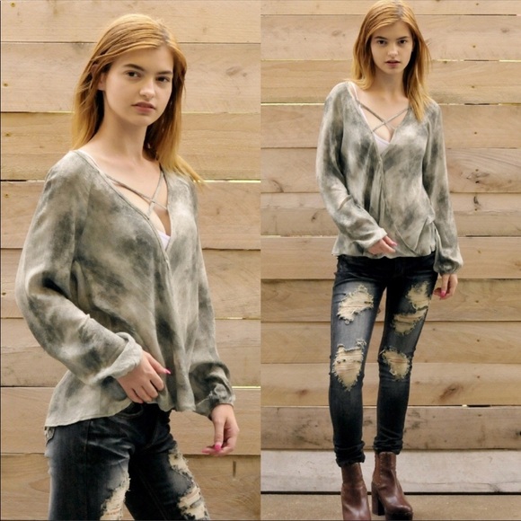 NEW!❗️LAST TWO❗️METALLIC TOP - Picture 3 of 4